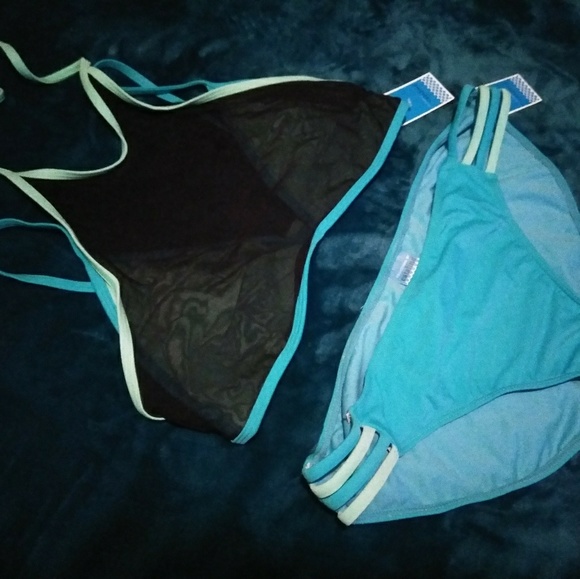 Swimsuit - Picture 3 of 7